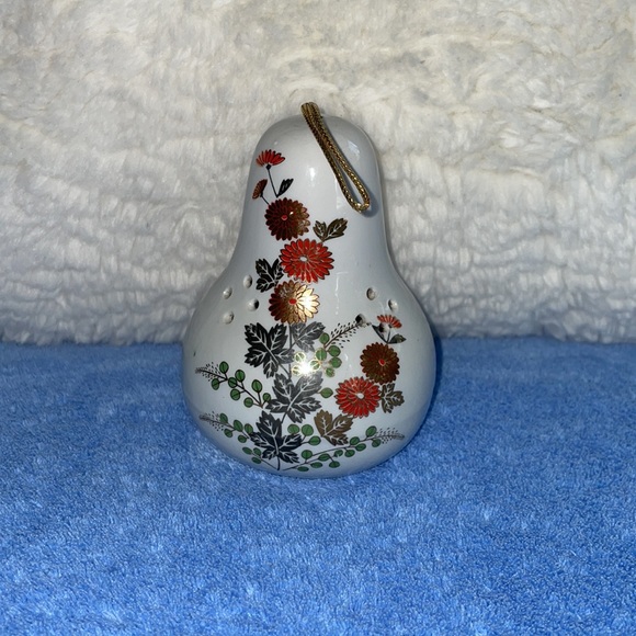 Vintage 1960’s Fred Roberts Company Pear Shape Potpourri holder. - Picture 3 of 5